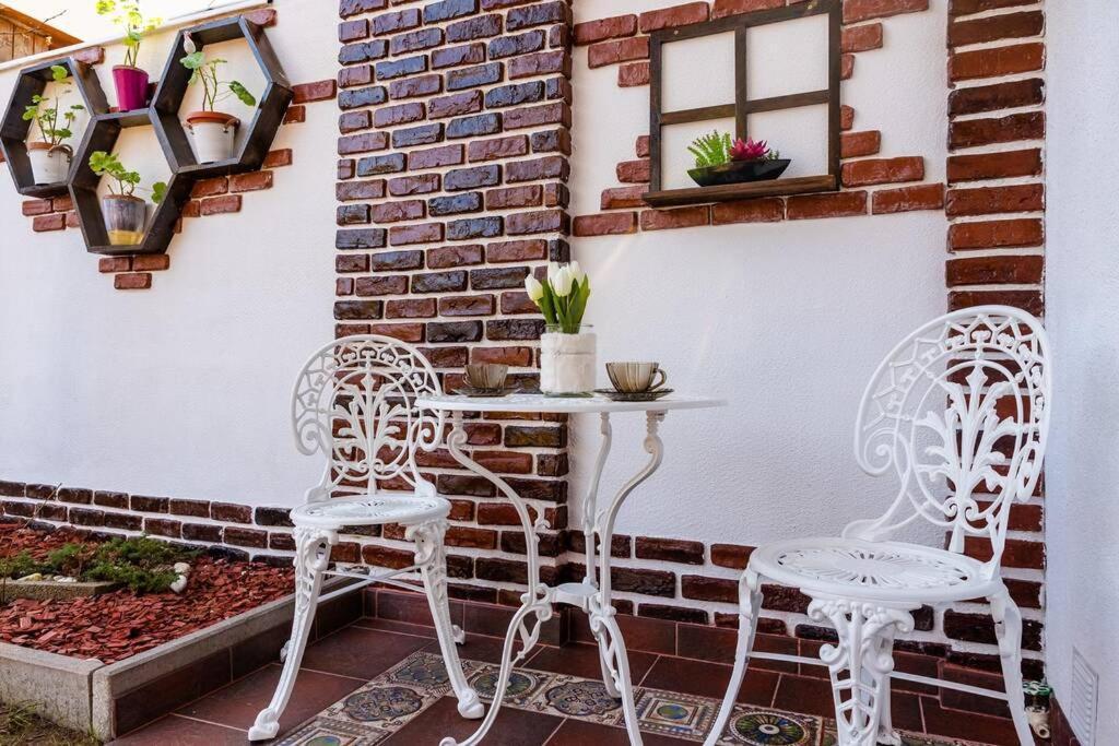 Cozy House With Nice Garden In Heart Of City Center Vila Cluj-Napoca Exterior foto