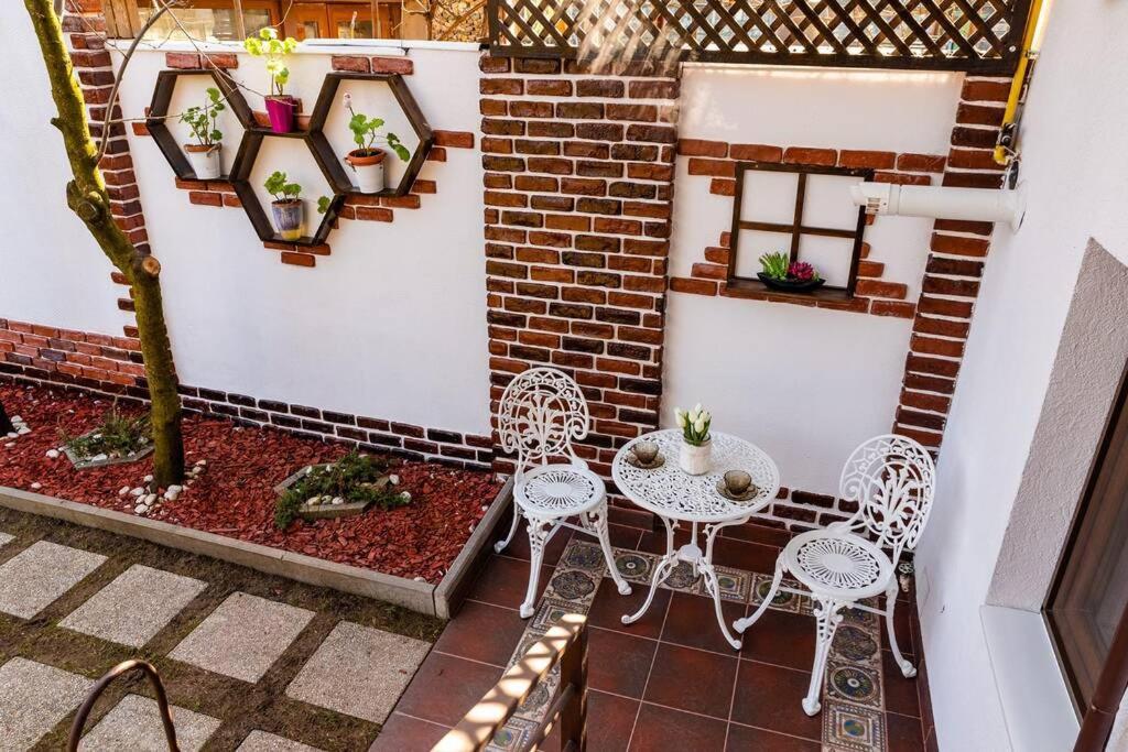 Cozy House With Nice Garden In Heart Of City Center Vila Cluj-Napoca Exterior foto