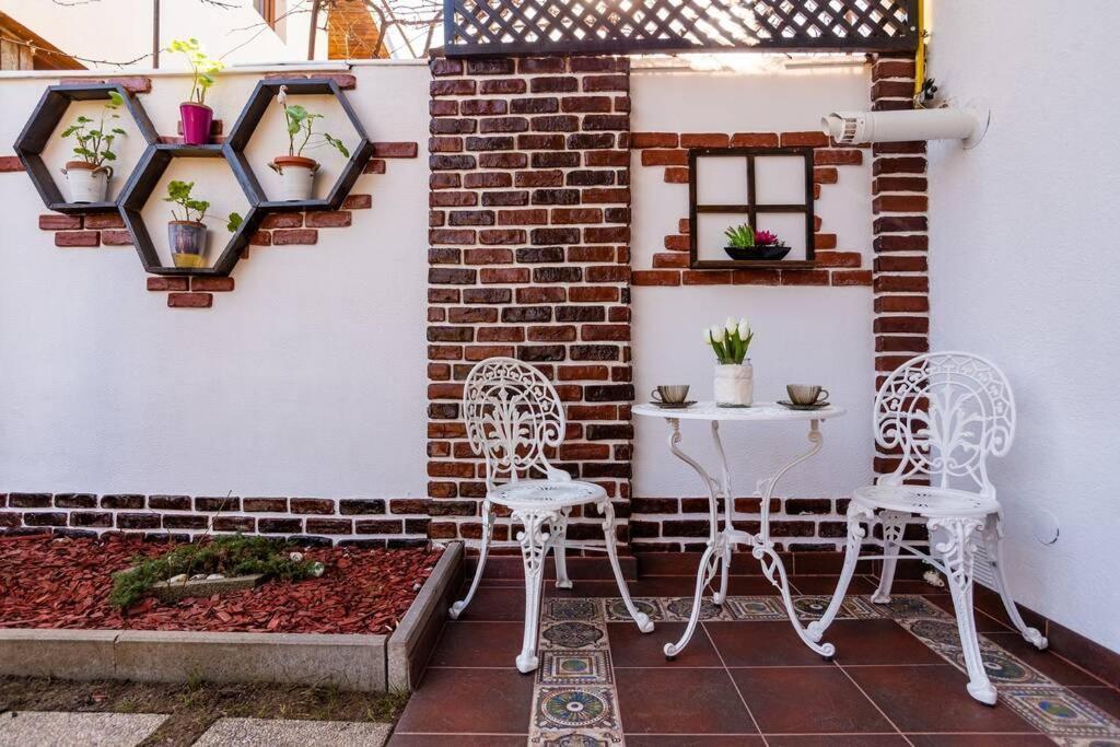 Cozy House With Nice Garden In Heart Of City Center Vila Cluj-Napoca Exterior foto